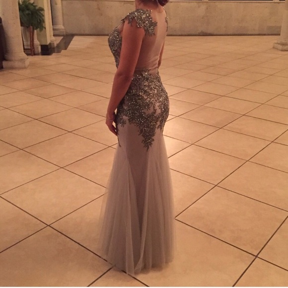 Grey Formal gown - Picture 2 of 6